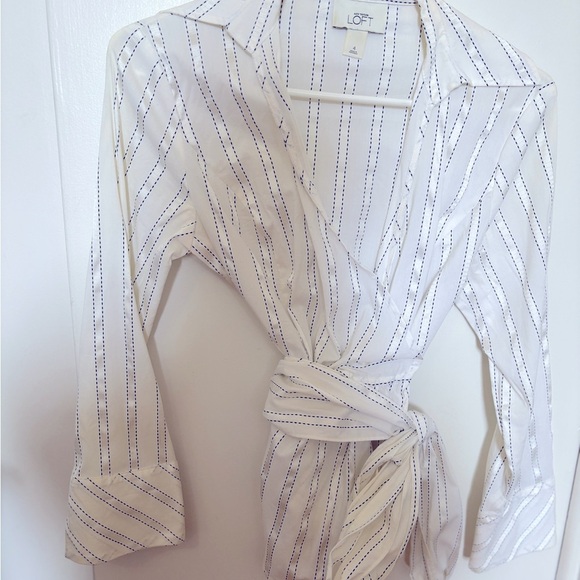 Tops - White blouse with belt. Ann Taylor Loft. Size 4.​